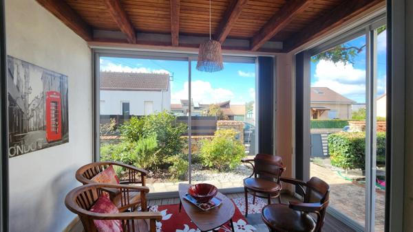 Astucieuse villa T5 de plain-pied, alliant élégance, qualité et rentabilité grâce à ses confortables revenus « solaires »