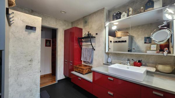 Astucieuse villa T5 de plain-pied, alliant élégance, qualité et rentabilité grâce à ses confortables revenus « solaires »