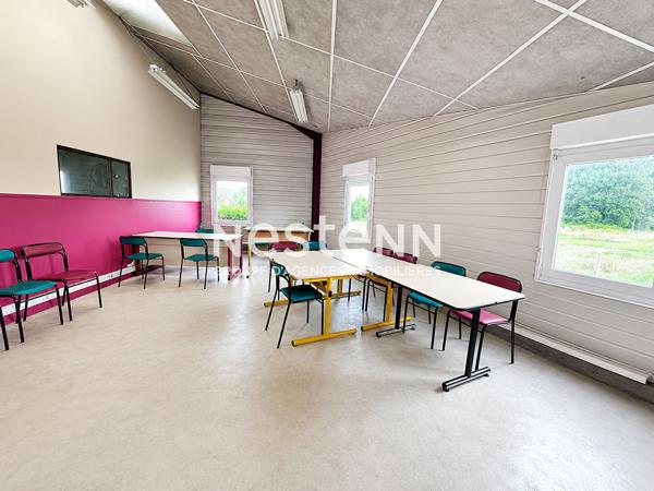 Bâtiment d'activité à vendre de 338 m² avec bureaux, grand atelier et espace de stockage au coeur du centre ville de Montval-sur-Loir (72500)