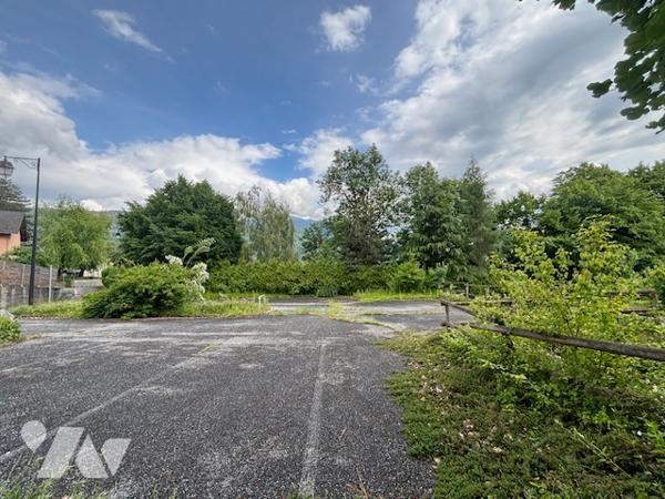 MARTHOD TERRAIN 564 m² CENTRE VILLAGE PROCHE ECOLE