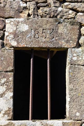 Ploemel (56400) Bâtisse Bretonne en pierres à restaurer - 200m2 - Ploemel (56)