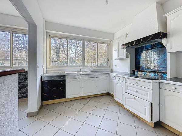 Nantes - Orvault- Pont du Cens : En VENTE Appartement T4, 69 m², 3 chambres, cuisine aménagée. Appartement fonctionnel. Cave et parking.