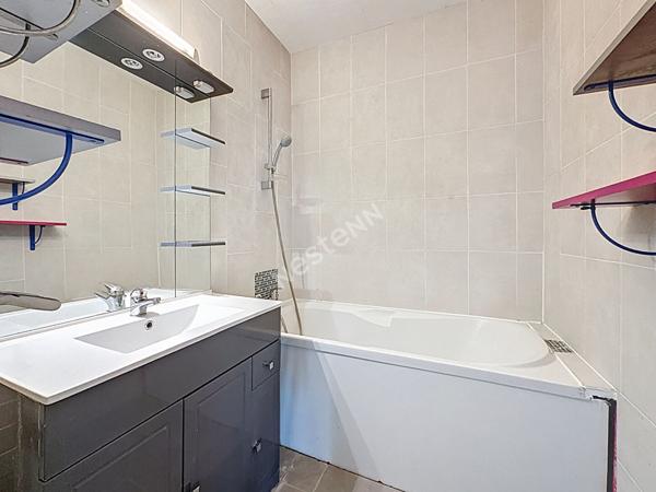 Nantes - Orvault- Pont du Cens : En VENTE Appartement T4, 69 m², 3 chambres, cuisine aménagée. Appartement fonctionnel. Cave et parking.