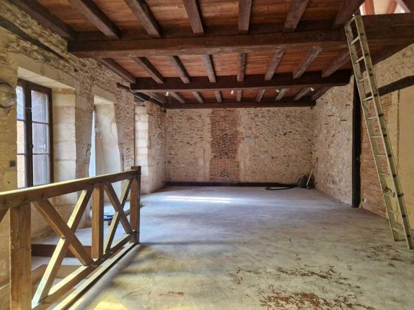 Maison ancienne - Le bugue Maison de village ancienne en pierres avec intérieur à aménager
