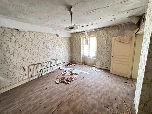 Maison en pierre de village à restaurer complètement