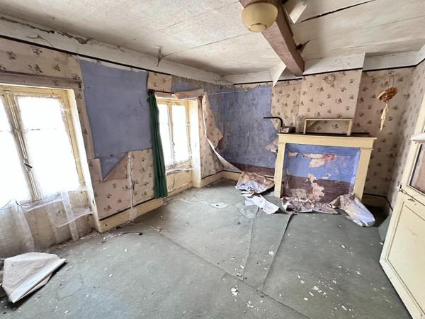 Maison en pierre de village à restaurer complètement