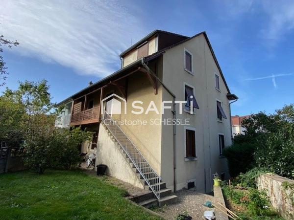 Immeuble de 3 appartements avec un garage et deux caves sur 3 ares 58