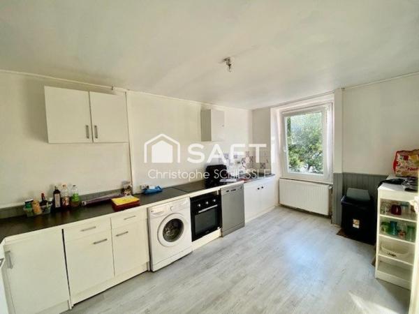 Immeuble de 3 appartements avec un garage et deux caves sur 3 ares 58