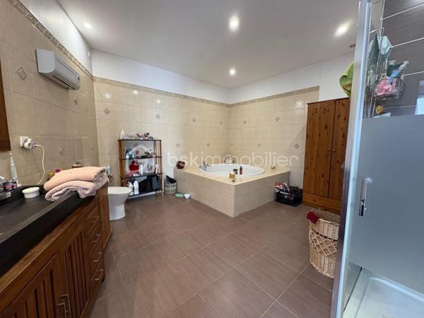 Maison traditionnelle de 245 m²