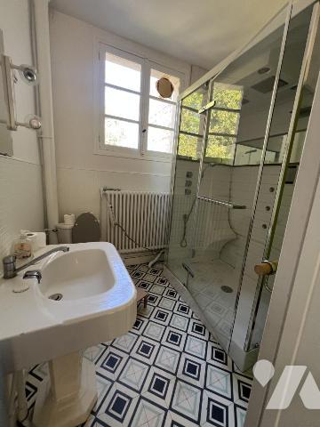 Proche Abbayes Aux Hommes - Maison de Maitre du XIXème - Terrain 620 m2 - Prévoir travaux.