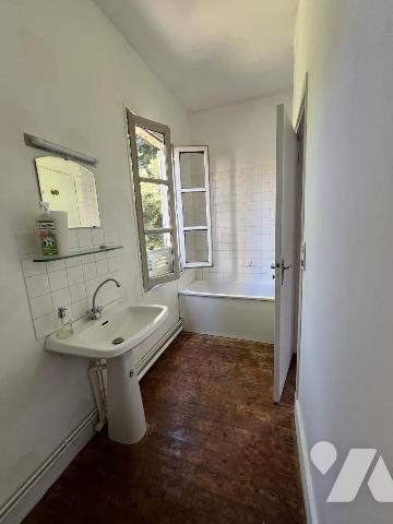 Proche Abbayes Aux Hommes - Maison de Maitre du XIXème - Terrain 620 m2 - Prévoir travaux.