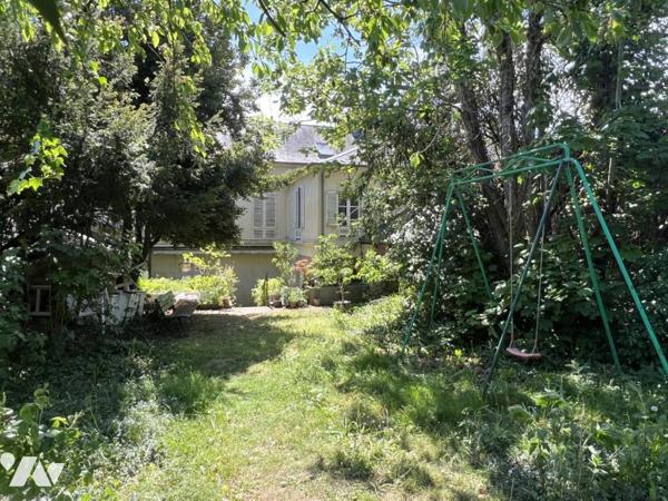 Proche Abbayes Aux Hommes - Maison de Maitre du XIXème - Terrain 620 m2 - Prévoir travaux.