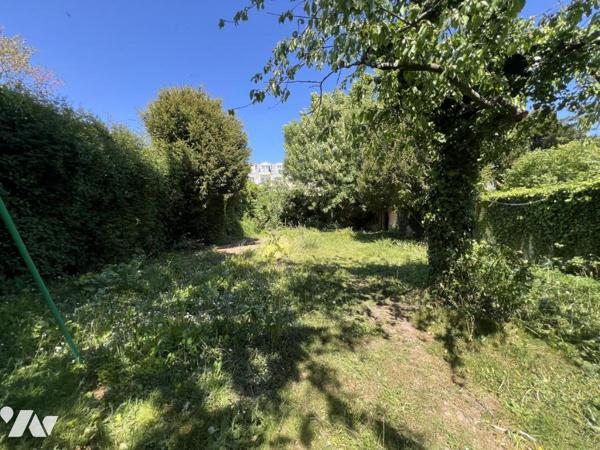 Proche Abbayes Aux Hommes - Maison de Maitre du XIXème - Terrain 620 m2 - Prévoir travaux.