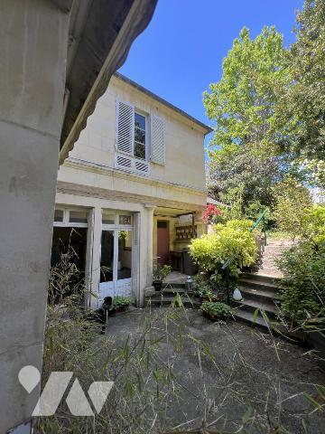 Proche Abbayes Aux Hommes - Maison de Maitre du XIXème - Terrain 620 m2 - Prévoir travaux.