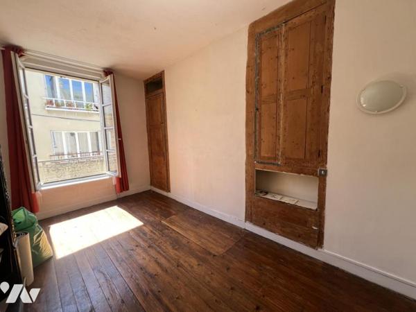 Proche Abbayes Aux Hommes - Maison de Maitre du XIXème - Terrain 620 m2 - Prévoir travaux.