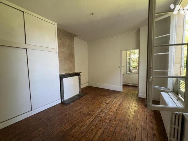 Proche Abbayes Aux Hommes - Maison de Maitre du XIXème - Terrain 620 m2 - Prévoir travaux.