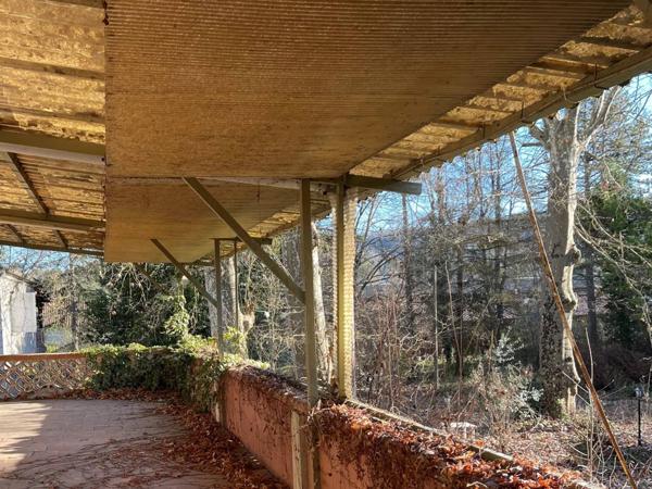 Belle bâtisse en pierre A RENOVER