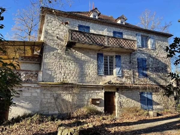 Belle bâtisse en pierre A RENOVER