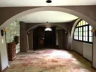 Belle bâtisse en pierre A RENOVER