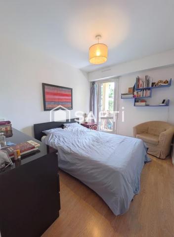 Appartement à rénover dans une belle résidence recherchée