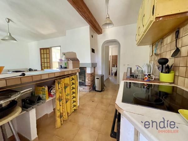 LORGUES VILLA T7 PISCINE GARAGE CAVE