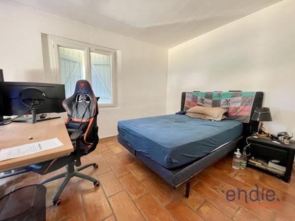 LORGUES VILLA T7 PISCINE GARAGE CAVE