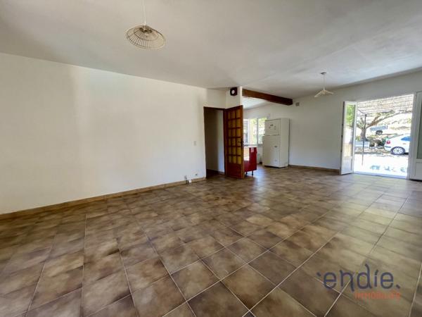 LORGUES VILLA T7 PISCINE GARAGE CAVE