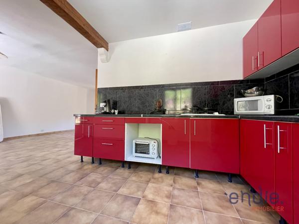 LORGUES VILLA T7 PISCINE GARAGE CAVE