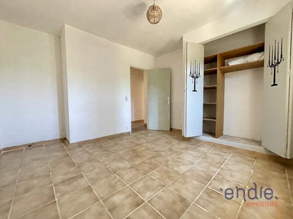 LORGUES VILLA T7 PISCINE GARAGE CAVE