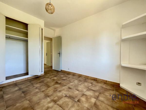 LORGUES VILLA T7 PISCINE GARAGE CAVE