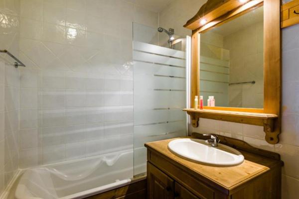 INVESTISSEMENT LOCATIF – FONTCOUVERTE LA TOUSSUIRE – Résidence de Tourisme Les Hauts de Comborcière - 6,04% de rentabilité