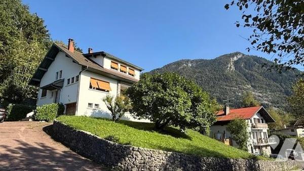 Maison familiale sur deux niveaux 