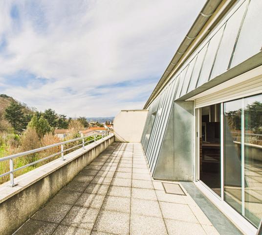 APPARTEMENT T3. GRANDE TERRASSE 33m² . GARAGE BOX. CHATEAUVERT 26000 VALENCE