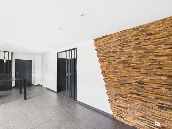 APPARTEMENT T3. GRANDE TERRASSE 33m² . GARAGE BOX. CHATEAUVERT 26000 VALENCE