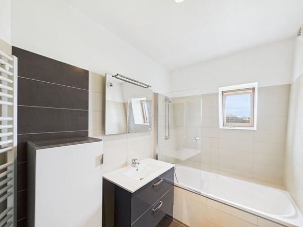 APPARTEMENT T3. GRANDE TERRASSE 33m² . GARAGE BOX. CHATEAUVERT 26000 VALENCE