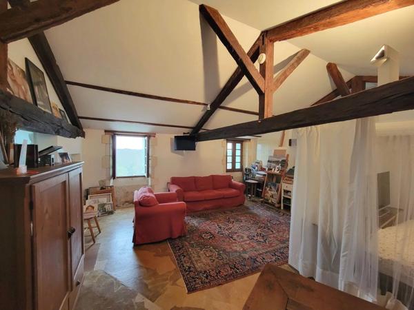 Manoir entre Bergerac et Saint Émilion avec Gîtes, Piscine Chauffée et Vues Panoramiques