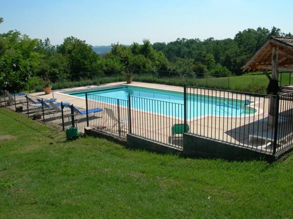 Manoir entre Bergerac et Saint Émilion avec Gîtes, Piscine Chauffée et Vues Panoramiques