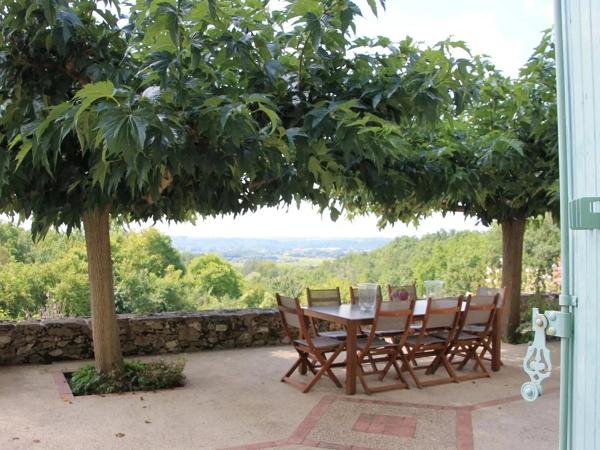 Manoir entre Bergerac et Saint Émilion avec Gîtes, Piscine Chauffée et Vues Panoramiques