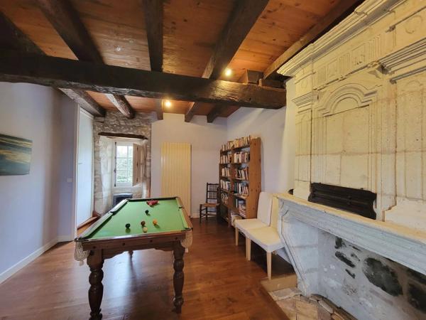 Manoir entre Bergerac et Saint Émilion avec Gîtes, Piscine Chauffée et Vues Panoramiques