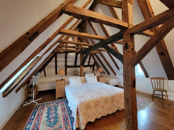 Manoir entre Bergerac et Saint Émilion avec Gîtes, Piscine Chauffée et Vues Panoramiques