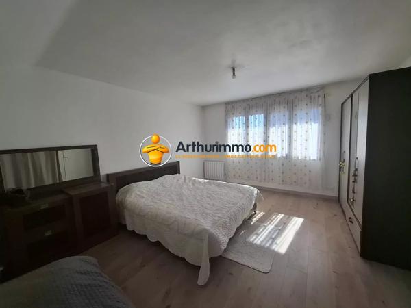 Vente                                                      Maison
                        
                     7 pièces                      225 m2                     à Coulommiers