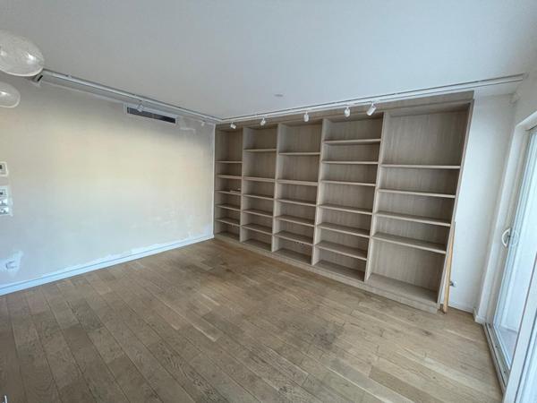 Grand duplex en étage à seulement 5 minutes à pied de la rue d'Antibes