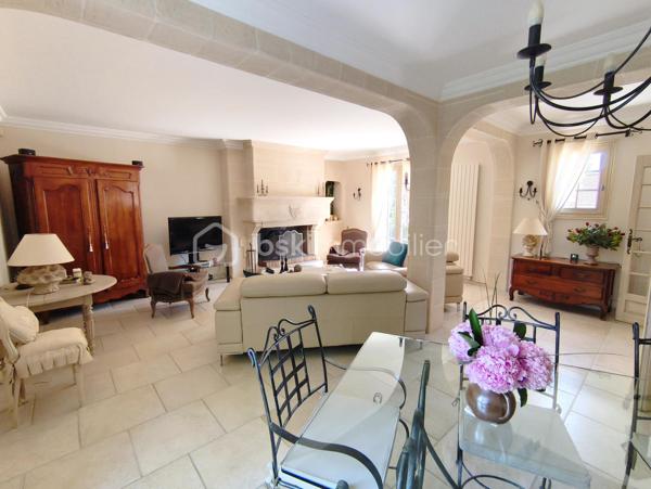 RARE SUR LE SECTEUR
Offrez-vous un cadre de vie exceptionnel avec cette magnifique maison familiale édifiée sur un superbe terrain arboré et paysagé de plus de 4 000 m².
La maison est élevée sur un sous-sol total comprenant :
• un grand garage,
• une vaste cuisine équipée et aménagée, idéale pour une activité professionnelle ou des réceptions,
• une chaufferie,
• de nombreux espaces de rangement.
Au rez-de-chaussée, vous découvrirez :
• une entrée accueillante,
• une splendide pièce de vie d’environ 60 m² avec salon-séjour lumineux et une cuisine ouverte entièrement équipée et aménagée, avec accès terrasse,
• une chambre,
• une salle d’eau,
• un WC indépendant.
À l’étage :
• trois belles chambres, dont deux suites parentales avec salle de bains privative,
• un WC indépendant.
Les atouts de cette propriété :
+++ Environnement paisible et verdoyant, sans vis-à-vis
+++ Piscine chauffée 8x4m, nage à contre courant
+++ Belle terrasse idéale pour les beaux jours
+++ Possibilité de stationner plusieurs véhicules
+++ Sous-sol total avec une belle hauteur sous plafond
+++ Maison parfaitement entretenue, aucun travaux à prévoir
+++ Secteur recherché
+++ Zone commerciale à proximité
+++ Aéroport CDG à seulement 15 minutes
Information énergétique
--- Chauffage gaz, environ 240€/mois
COUP DE CŒUR ASSURÉ !
Joignable 7j/7j