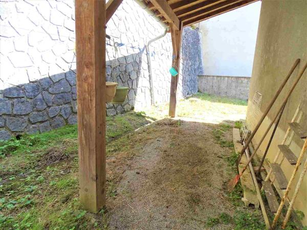 Maison en pierres avec garage