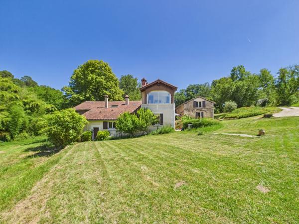 Propriété de charme avec maison d'amis, piscine et dépendances en Dordogne
