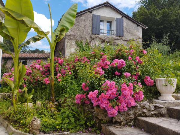 Propriété de charme avec maison d'amis, piscine et dépendances en Dordogne