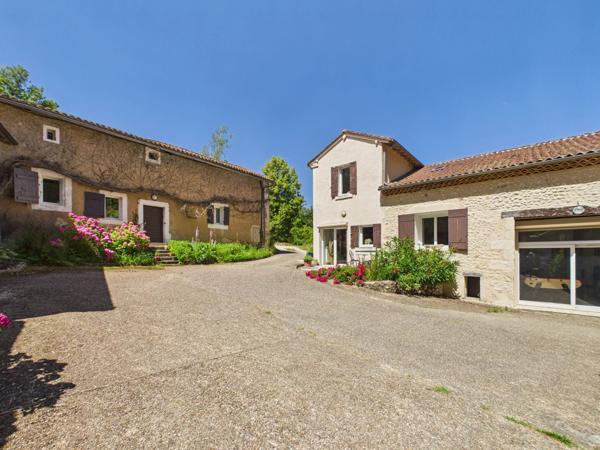 Propriété de charme avec maison d'amis, piscine et dépendances en Dordogne