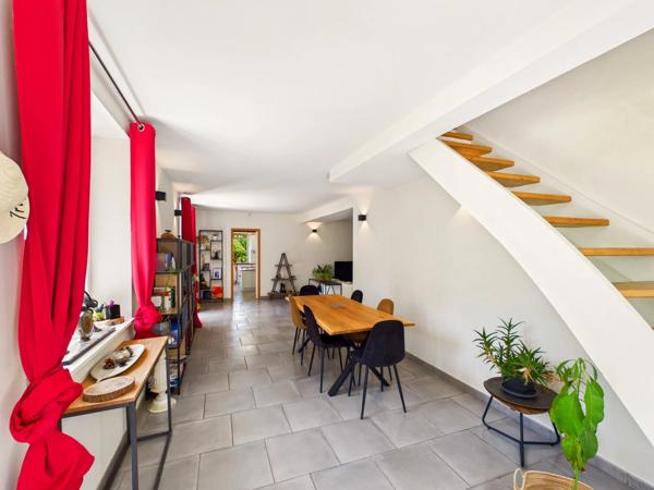 Propriété de charme avec maison d'amis, piscine et dépendances en Dordogne