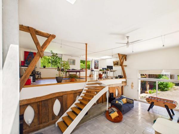 Propriété de charme avec maison d'amis, piscine et dépendances en Dordogne