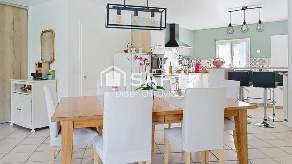 Maison plain pied avec de beaux volumes.